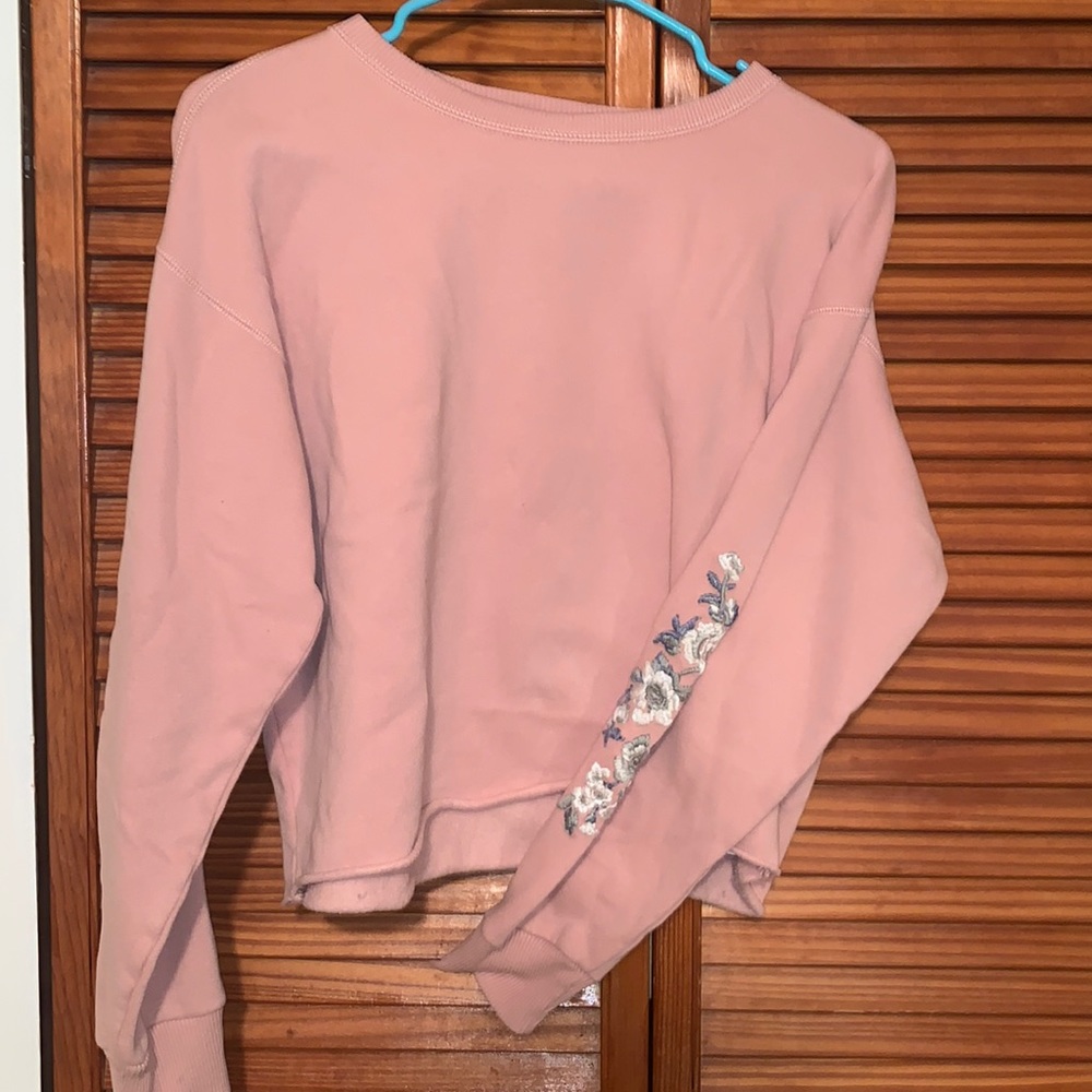 Abercrombie and Fitch light pink cropped sweater